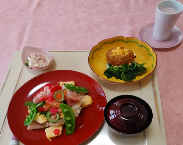 令和の雛祭りテーブルコーディネート 盛り付け後あ